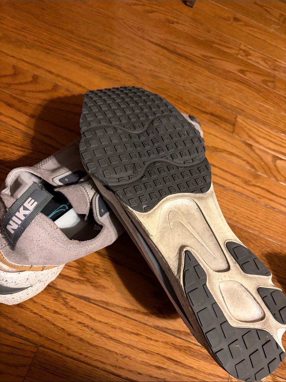 Nike - Picture 5 of 5